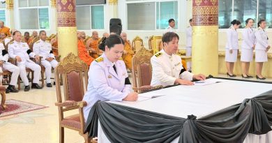เข้าร่วมพิธีถวายน้ำสรงพระศพเบื้องหน้าพระรูปสมเด็จพระเจ้าลูกเธอ เจ้าฟ้าพัชรกิติยาภา นเรนทิราเทพยวดี กรมหลวงราชสาริณีสิริพัชร มหาวัชรราชธิดา