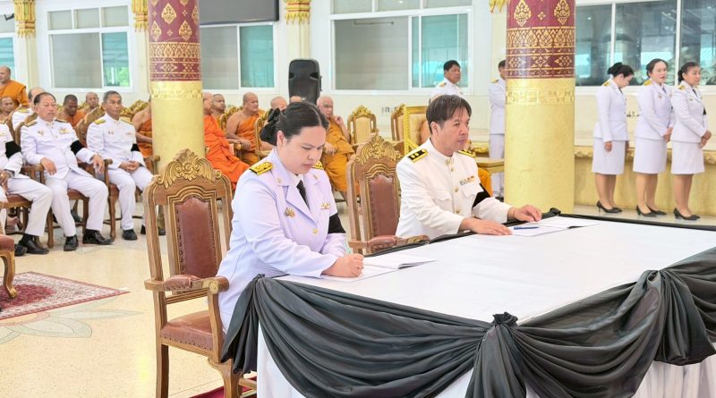 เข้าร่วมพิธีถวายน้ำสรงพระศพเบื้องหน้าพระรูปสมเด็จพระเจ้าลูกเธอ เจ้าฟ้าพัชรกิติยาภา นเรนทิราเทพยวดี กรมหลวงราชสาริณีสิริพัชร มหาวัชรราชธิดา